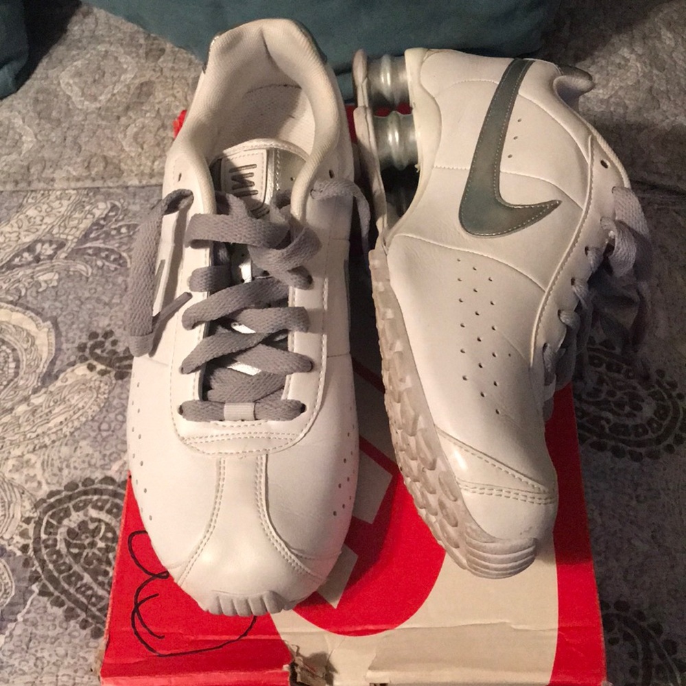 Wmns Nike shoe Classic II size 9